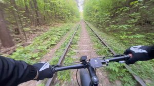 Фэтмэн на фэте🚲🦍Железная дорога в лесу🌲🛤️🌲