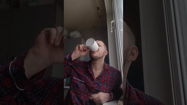 Парень в пальто в прямом эфире!