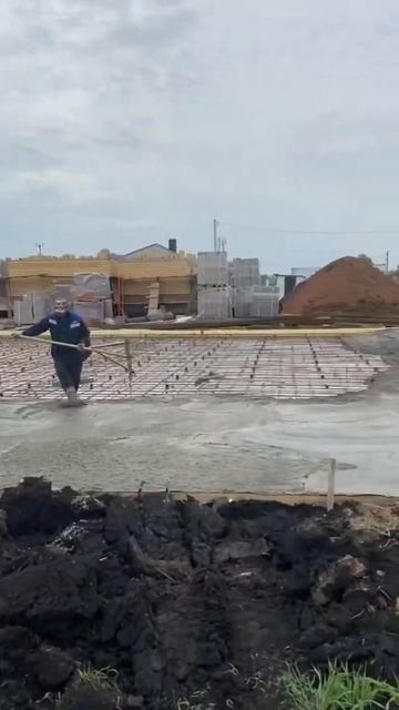 Видеоматериал с одной заливки бетона ☀️ #заливкабето смотреть онлайн