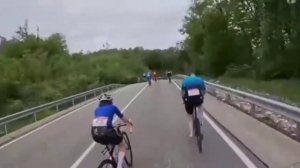 Велосипедистка устала!