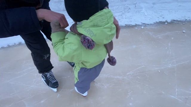 Ледовый каток учимся кататься на коньках смотреть онлайн