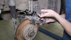 Как утопить поршень заднего суппорта - ПРАВИЛЬНЫЙ СПО?