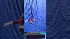 Кансузян Камила. Воздушная гимнастика на стропах  «Му?