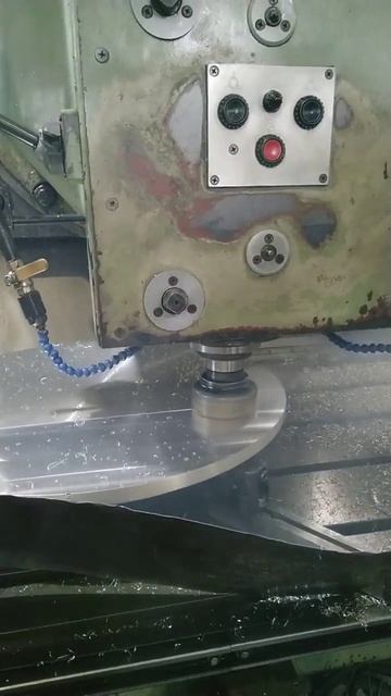 Обработка алюминия на фрезерном станке #lathe #shorts смотреть онлайн