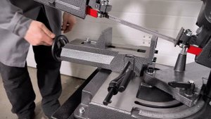 Ленточная пила по металлу AURA LM-128SHDV/220