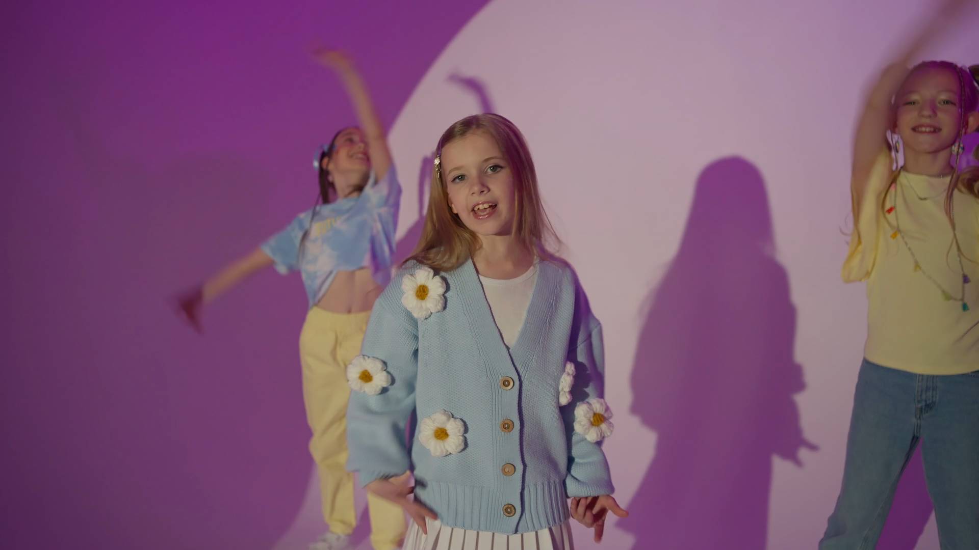 Сниппет клипа "Время детское". Доминика Манина смотреть онлайн