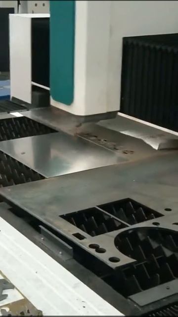 Лазерный станок для резки Рабочее видео OR-F 1530 /Fiber laser cu смотреть онлайн