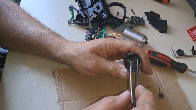 Аккумуляторный секатор как разобрать? смотреть онлайн