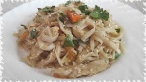 🥗 Рисовая лапша с овощами и куриной грудкой в соусе терияки