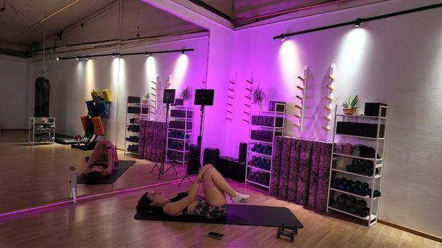 Ягодичная тренировка от Милы смотреть онлайн