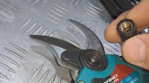 Гайка для аккумуляторного секатора.