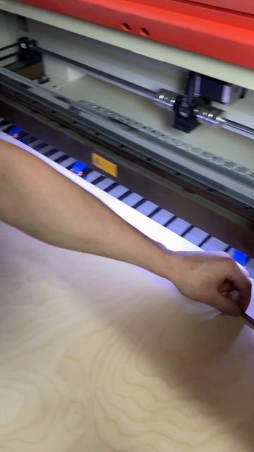 Как происходит гравировка наших карт 😀 смотреть онлайн