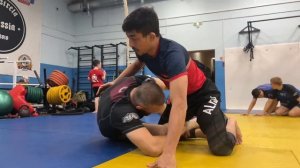 Грэпплинг в деталях. 3 приёма из позиции «черепаха».