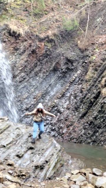 Как вода точит камень? С ручейка получился водоспад Гу смотреть онлайн