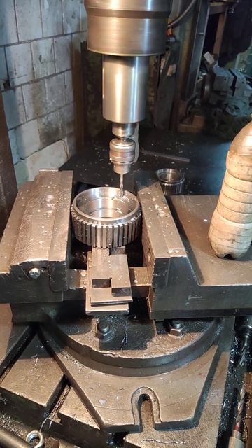 Интересная сверловка,интересной детали #токарный #shortv смотреть онлайн