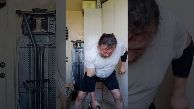 Гиря 102,5кг. Тяга в наклоне одной рукой поочерёдно на 17 ? смотреть онлайн