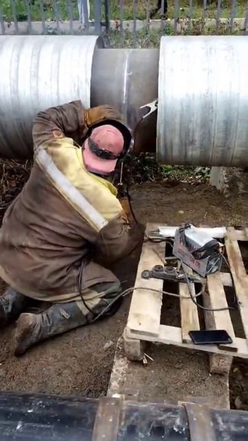 Наша профессия и опасна и трудна😎😎. #сварщик #св? смотреть онлайн