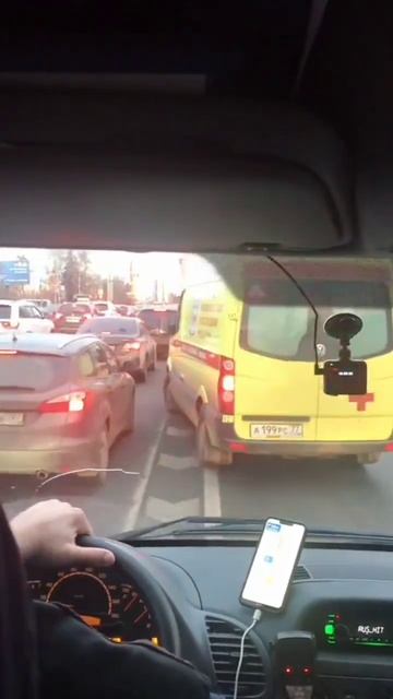 СПАСЛИ ОТ ОТРАВЛЕНИЯ УГАРНЫМ ГАЗОМ. СКОРАЯ ПОМОЩЬ. #скорая #112 #скораяпомощь #врач #спасение