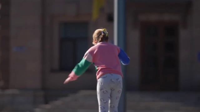 Игры роллеров в колдуны на Серой площади. Украина, Ник? смотреть онлайн