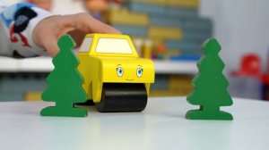 Синий трактор влог - Игра с машинками в футбол