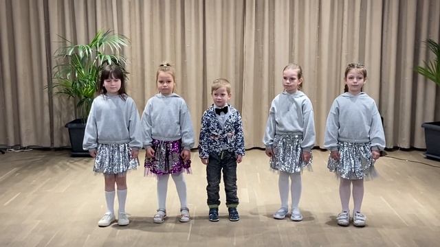 «Три кита» Сл и Муз А. Пряжникова, исп. студия вокала Малиновка, 17.05.23 Даниил (5 лет) смотреть онлайн