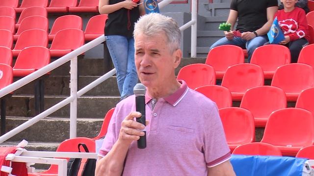 Необычный футбольный турнир смотреть онлайн