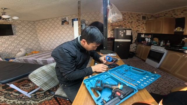 Ремонт шуруповерта НОВЫЙ С МАГАЗИНА смотреть онлайн