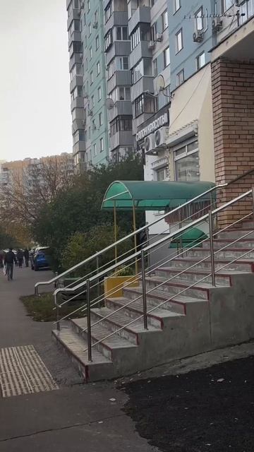 как забраться по лестнице с коляской?🫠 #декрет #матер? смотреть онлайн