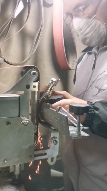 Слесара клинка на гриндере ЛЕВША 1250 смотреть онлайн