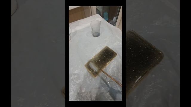 решили попробовать залить чехол эпоксидной смолой. По смотреть онлайн