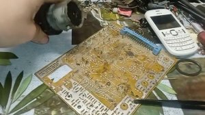 шуруповёрт гранд ,нет блокировки шпинделя,+ не крутитс