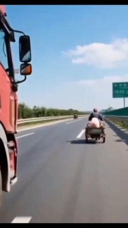 Эпичное бегство ухилянта из бусика людоловов ТЦК, попало на кадры видеорегистратора.