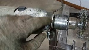 Станок зачистной для чистки арматуры от ржавчины из д?