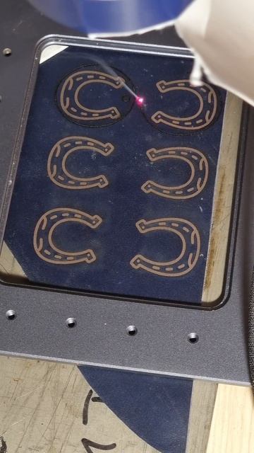 Laserpecker 3 гравировка по коже #laser #laserpecker смотреть онлайн