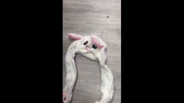 Милые светящиеся шапки зайка с двигающими ушами смотреть онлайн