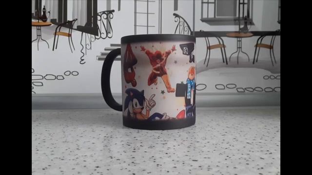 Кружка-Хамелеон чёрного цвета.