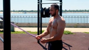 Как прокачать ГРУДЬ с резиной. Лучшие упражнения для п