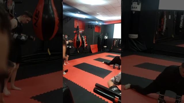 Кикбоксинг / Свободная тренировка / Дом Боевого Спорта смотреть онлайн