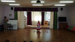 Выступление в детском саду для малышей. Глаше 4 года. Читает стих бабушки.