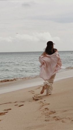 Контенмейкер на пляже и вот результат самодельной 15 минутной съемки 💔🤌🏻 #контент #бали