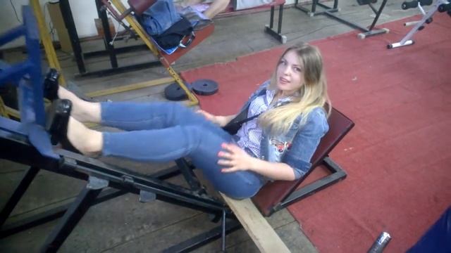 Как качать ноги блондинке ) Блонда приколы) смотреть онлайн