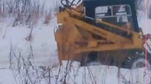 Расчистка снега минипогрузчиком МКСМ 800