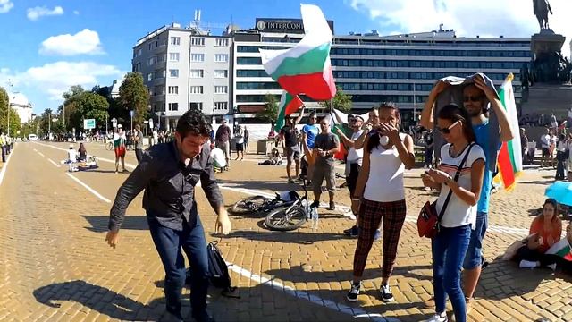 Гражданско неподчинение пред Народното събрание смотреть онлайн