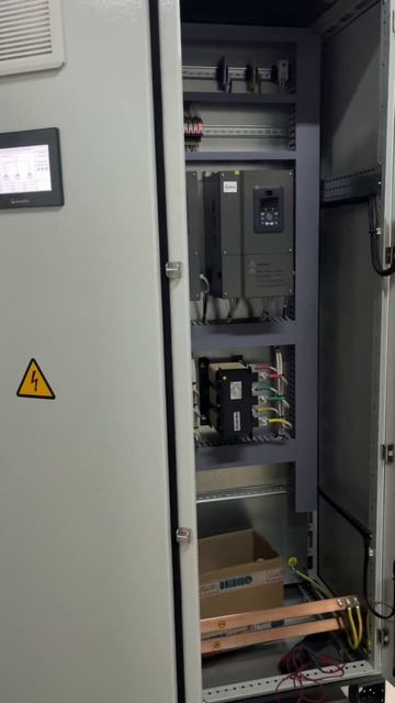 Шкаф, который следит за стабильной работой канализаци смотреть онлайн