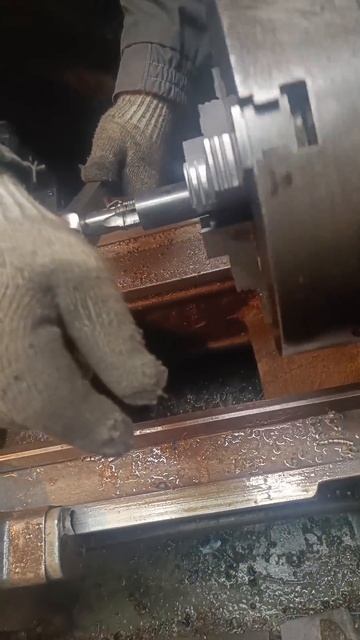 Руки профессионала своего дела #токарка #токарный #ток смотреть онлайн