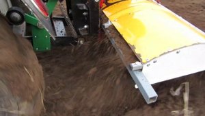 Фреза на шкворнях для МТ-110 в работе.