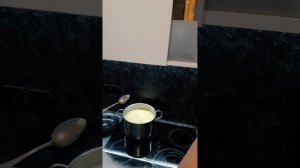 В ДЕНЬ ПОБЕДЫ ФРОНТОВОЙ КУЛЕШ ПОД НАРКОМОВСКИЕ СТО ГРАММ ИДЕТ НА УРА!