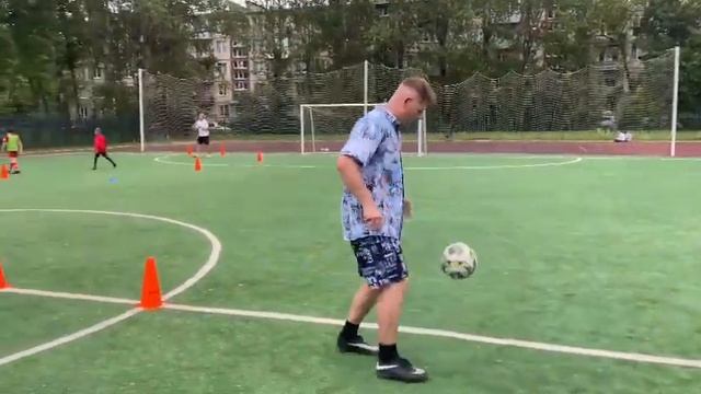 Мы снова здесь! Тренируемся. Работа с мячом смотреть онлайн