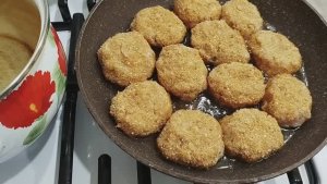 КОТЛЕТЫ ИЗ КУРИНОГО ФАРША