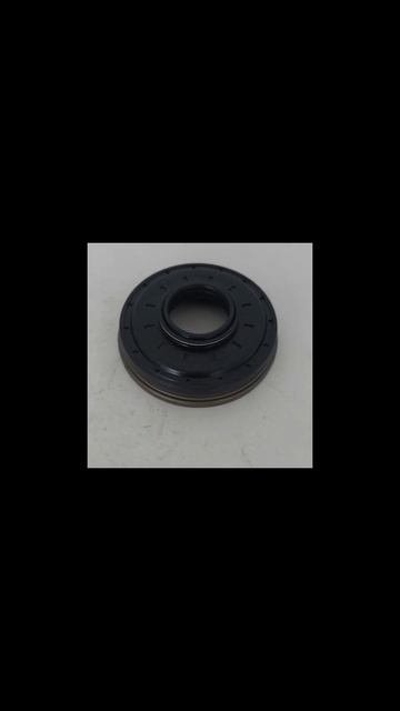 134339 Сальник металлический на редуктор моста трактора, смотреть онлайн